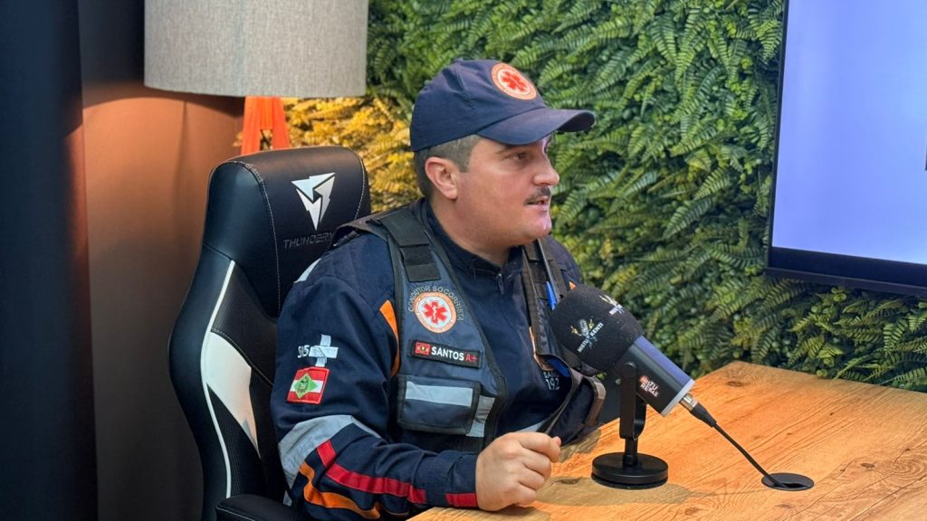 Sirene ligada, tensão no ar: Alan Santos revela os bastidores do SAMU em Timbó no Mistukenti