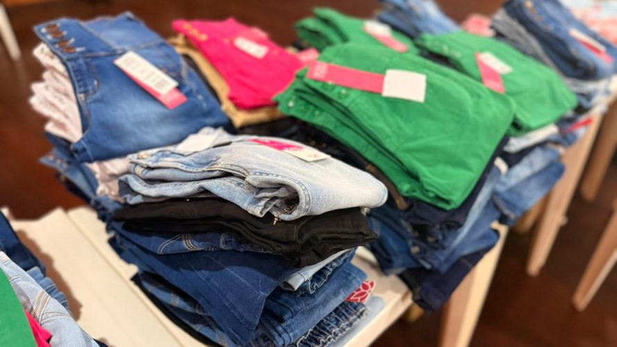 APAE de Timbó promove ação beneficente com bazar repleto de ofertas e produtos para toda a comunidade