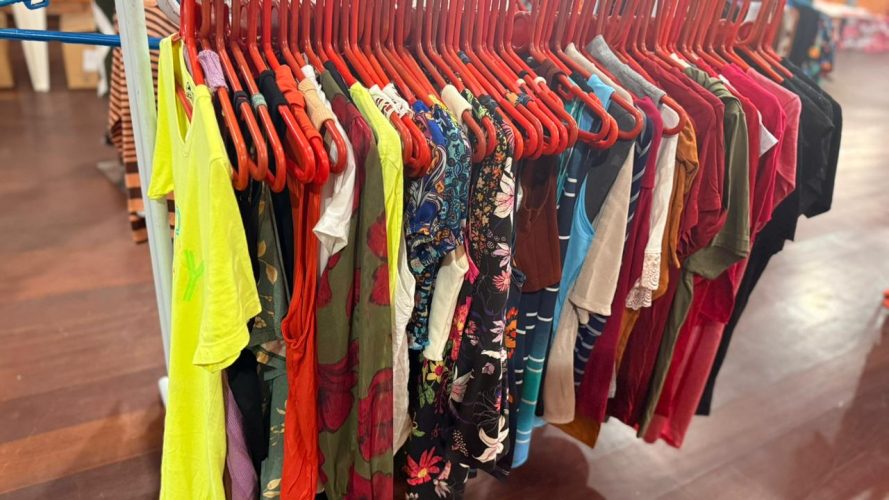 APAE de Timbó promove ação beneficente com bazar repleto de ofertas e produtos para toda a comunidade
