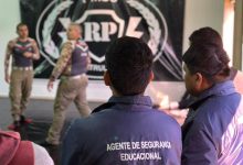 Agentes escolares de Timbó recebem treinamento da PM sobre como agir em possíveis ataques e situações de risco