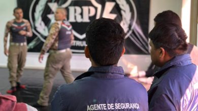 Agentes escolares de Timbó recebem treinamento da PM sobre como agir em possíveis ataques e situações de risco