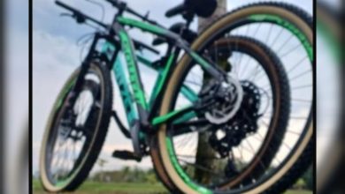 Criminoso rompe cadeado e furta bicicleta em frente a comércio de Indaial e foge antes da chegada da PM