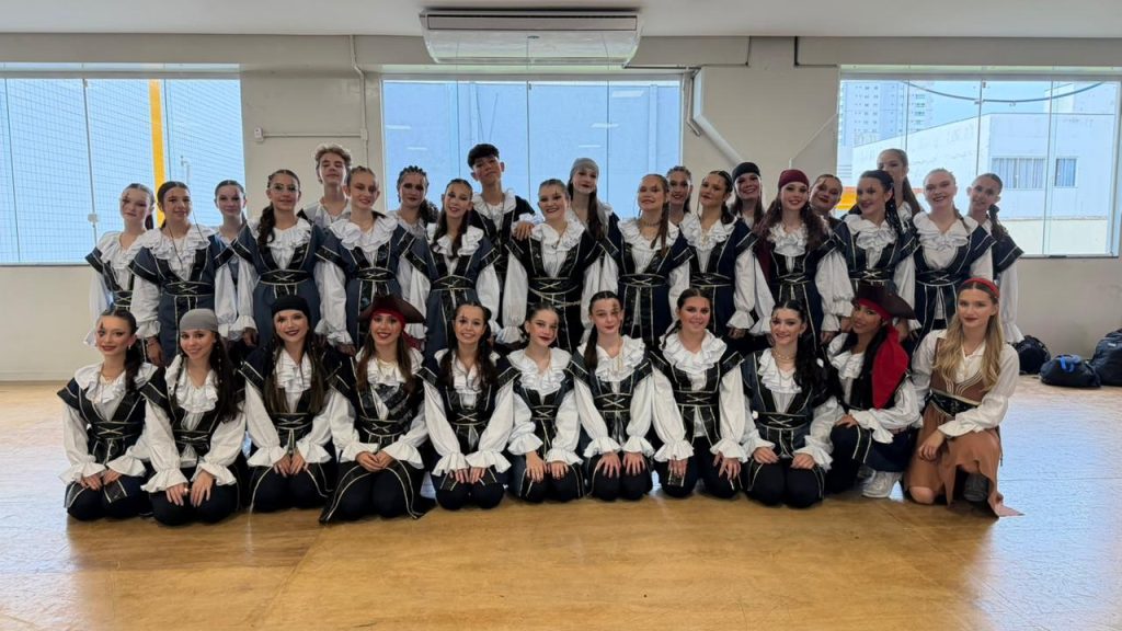 Grupo Alinne Schlemper de Timbó volta do Connection Dance Festival em Itajaí com 1º lugar, várias indicações e vaga para festival internacional