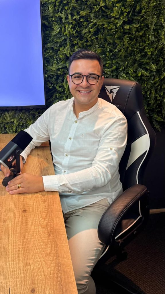 Dinheiro no bolso, fé no coração e o “Golias Card” em alerta: Cleberson Dias faz alerta sobre dívidas, bets e consumo desenfreado no AdCast