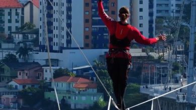 Brasileiro Rafael Bridi atravessa 605 metros em Florianópolis e conquista maior highline urbano da América Latina