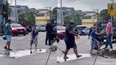 Em momento de dor, mãe é vista limpando sangue do próprio filho após acidente fatal