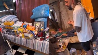 Após 18 anos vivendo em condições precárias, homem amputado ganha cadeira de rodas e reforma e emociona com recomeço