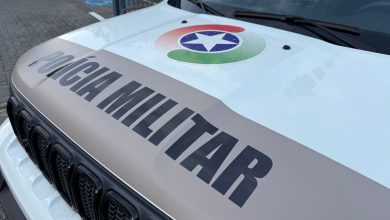 Som alto termina em prisão: casal desacata policiais, resiste à abordagem e acaba detido em Blumenau