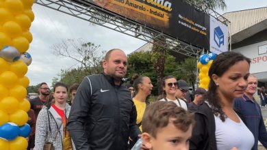 Passos, conscientização e união marcam Caminhada Maio Amarelo com 250 participantes em Indaial