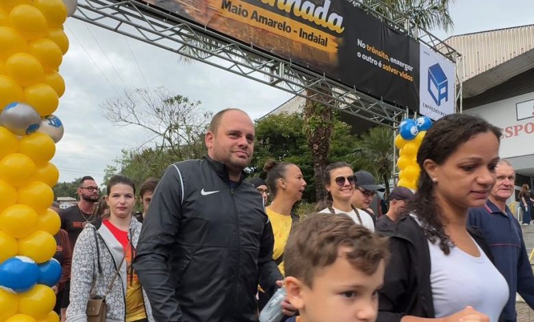 Passos, conscientização e união marcam Caminhada Maio Amarelo com 250 participantes em Indaial