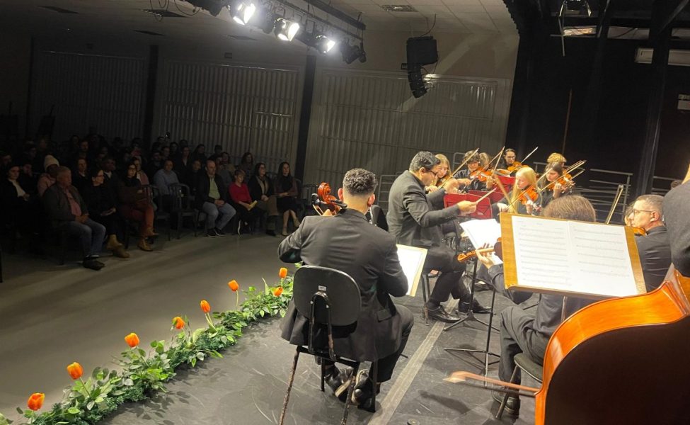 Emoção e talento marcaram celebração de quatro anos da Orquestra Experimental SensibilizArte em Indaial