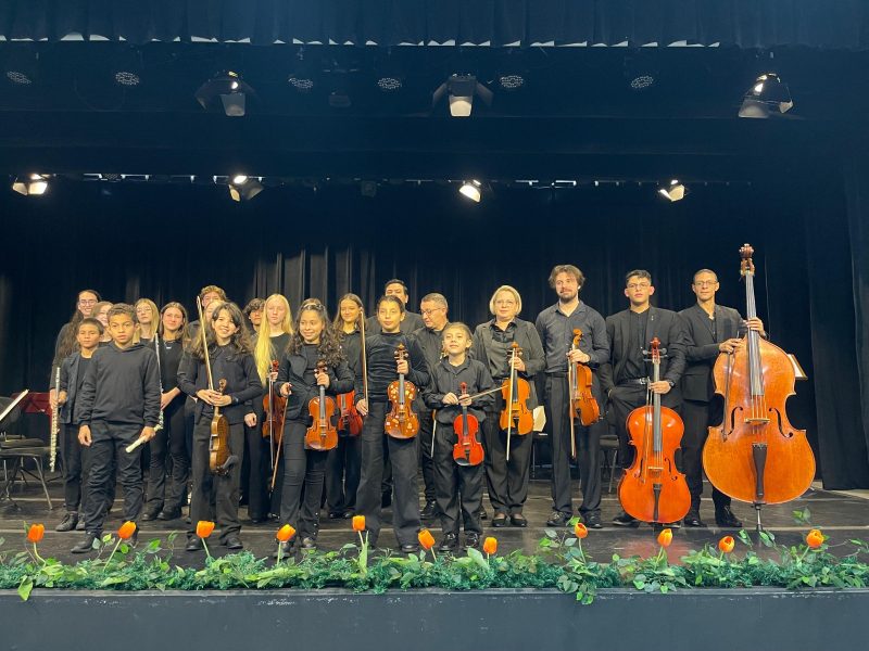 Emoção e talento marcaram celebração de quatro anos da Orquestra Experimental SensibilizArte em Indaial