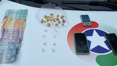 Homem tenta fugir ao perceber chegada da PM, mas acaba preso com drogas e dinheiro em Apiúna