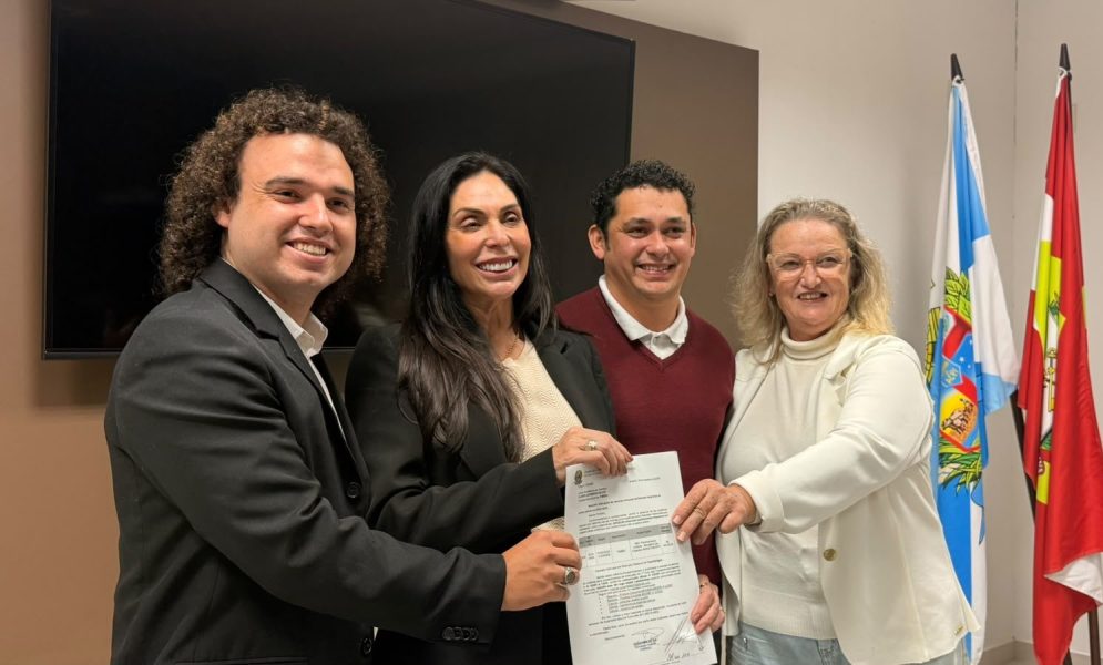 Pavimentação da Rua Quintino Bocaiúva, em Timbó, é oficializada com quase 2 km de extensão e recurso de R$ 400 mil