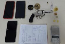 Operação da PM em Indaial termina com apreensão de drogas, arma irregular e dois presos
