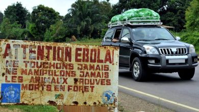 OMS emite alerta global após avanço de surto de Ebola na África