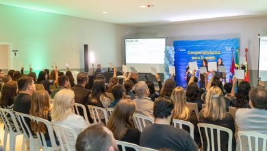 Assembleia escolar reúne alunos e marca fundação de cooperativa estudantil com apoio do Sicredi em SC