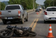 Motociclista fica em estado grave após colisão entre moto e dois veículos na BR-470, em Indaial