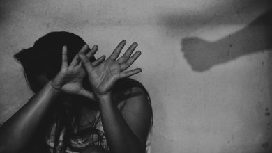Após denúncias de gritos, PM encontra mulher ferida e prende marido por violência doméstica em Ascurra