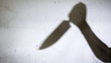 Homem é levado à delegacia após ameaçar companheira com faca durante discussão em Blumenau