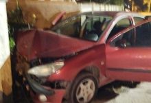 Jovem de 18 anos fica ferida após carro atingir muro em Pomerode