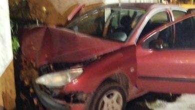 Jovem de 18 anos fica ferida após carro atingir muro em Pomerode