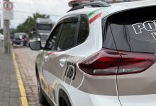 Sem CNH e com sinais de embriaguez, motorista bate em carros estacionados e acaba preso em Pomerode