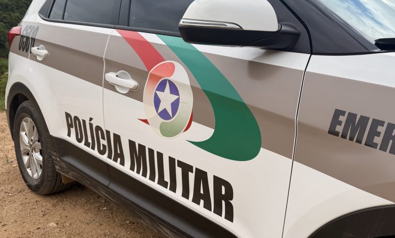 Denúncia de agressão e possível violação de medida protetiva leva homem à delegacia em Timbó