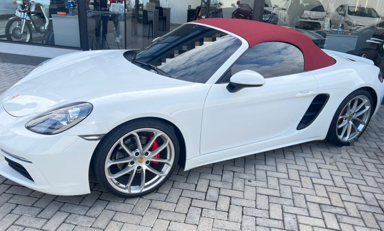 Polícia Civil de Blumenau apreende Porsche de R$ 400 mil em investigação sobre lavagem de dinheiro