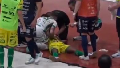 Lâmpada cai do teto e atinge jogador durante jogo de futsal em SC