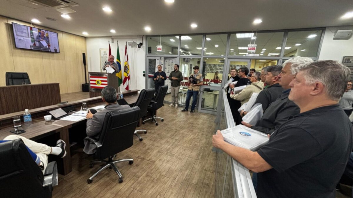 Sindetranscol protocola projeto de lei de iniciativa popular para criação de agente de bordo nos ônibus de Blumenau