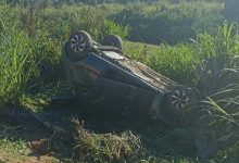 Mulher é encontrada dentro de veículo após capotamento em Timbó