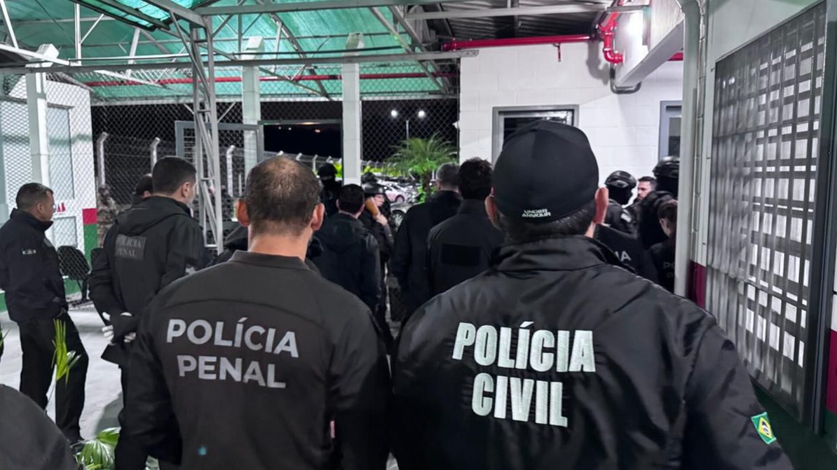 Cartas trocadas entre presos e comparsas levam polícia a deflagrar operação contra facção em SC