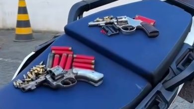 Homem suspeito de ameaçar pessoas em Timbó é preso com armas dentro de caminhão em Rio dos Cedros
