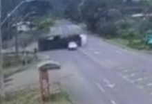 Carro escapa de caminhão desgovernado em SC, mas motorista do veículo de carga morre no acidente