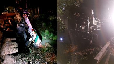 Carreta carregada com combustível tomba e vai parar dentro de riacho em Apiúna