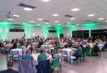 Com 30 jantares, Sicredi Vale Litoral SC aproxima associados e compartilha resultados da cooperativa