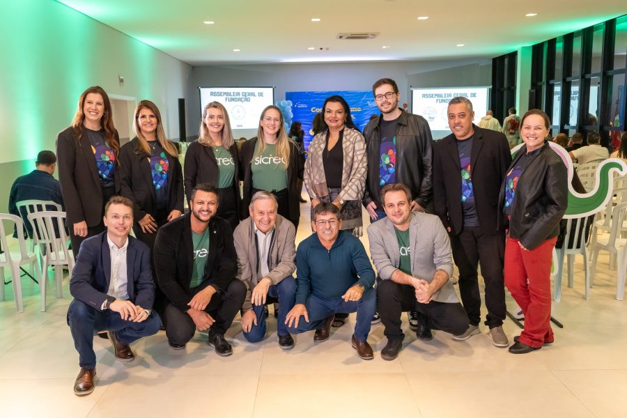 Assembleia escolar reúne alunos e marca fundação de cooperativa estudantil com apoio do Sicredi em SC