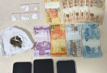 Trio vai parar na delegacia após comportamento suspeito levar PM a encontrar drogas prontas para venda em Indaial