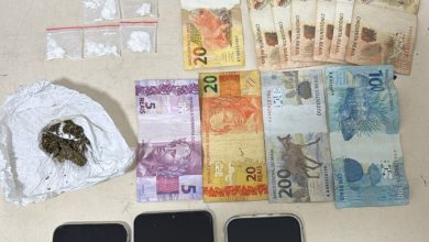 Trio vai parar na delegacia após comportamento suspeito levar PM a encontrar drogas prontas para venda em Indaial