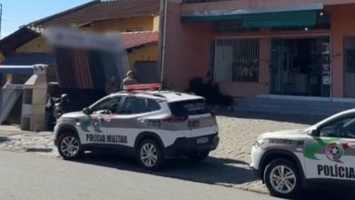 Homem tenta assaltar mercado em Timbó simulando estar armado, resiste à prisão e leva spray de pimenta