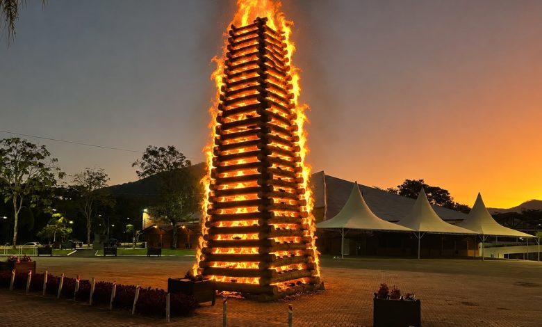 Com mais de 15 metros de altura, fogueira gigante promete roubar a cena no São João de Timbó