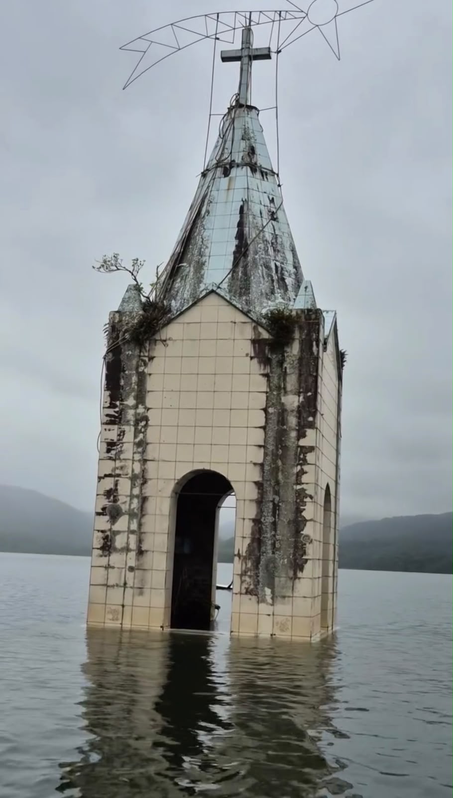 A história da igreja submersa da Barragem do Rio São Bento, em Siderópolis