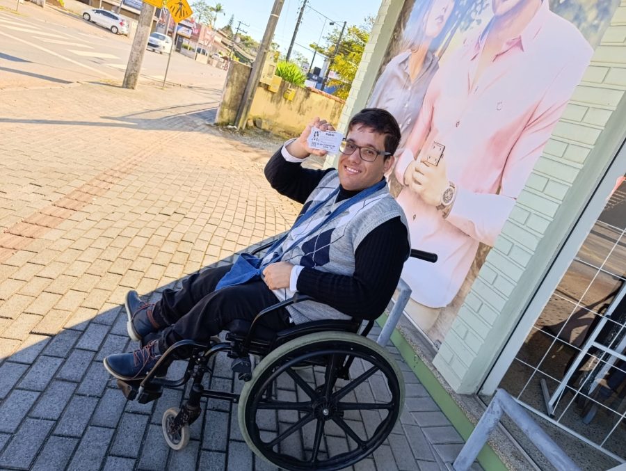 Pedágio solidário arrecada mais de R$ 34 mil para ajudar adolescente com paralisia cerebral em Timbó