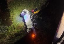Motorista fica ferido após carro sair da pista e cair de ponte na BR-470 em Ascurra