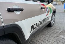 Saída rápida para ver o celular vira pesadelo: moradora e funcionária são trancadas em banheiro após assalto em Blumenau