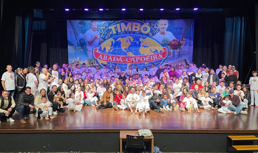 Festival Nacional da Arte Capoeira reúne grandes mestres e mais de 70 crianças em Timbó