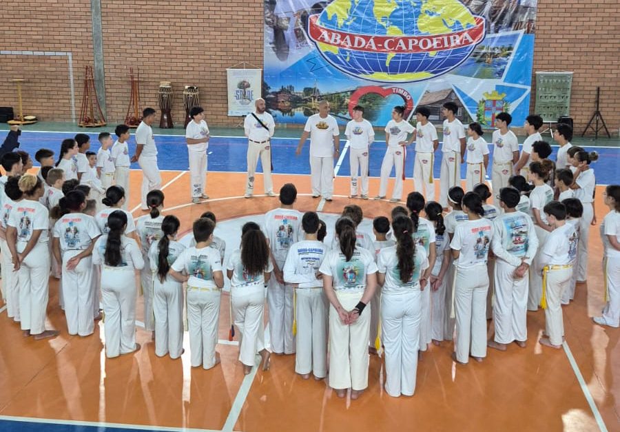 Festival Nacional da Arte Capoeira reúne grandes mestres e mais de 70 crianças em Timbó