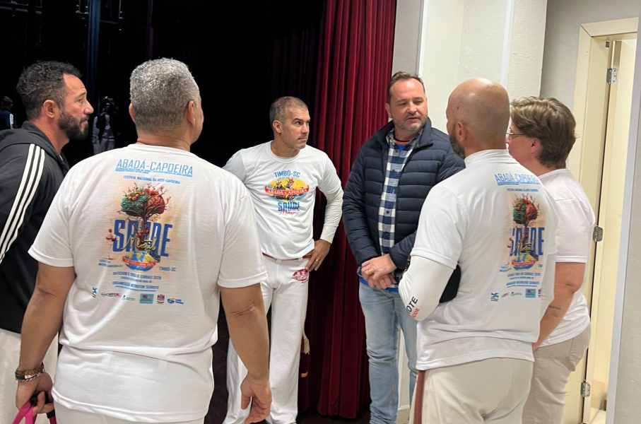 Festival Nacional da Arte Capoeira reúne grandes mestres e mais de 70 crianças em Timbó