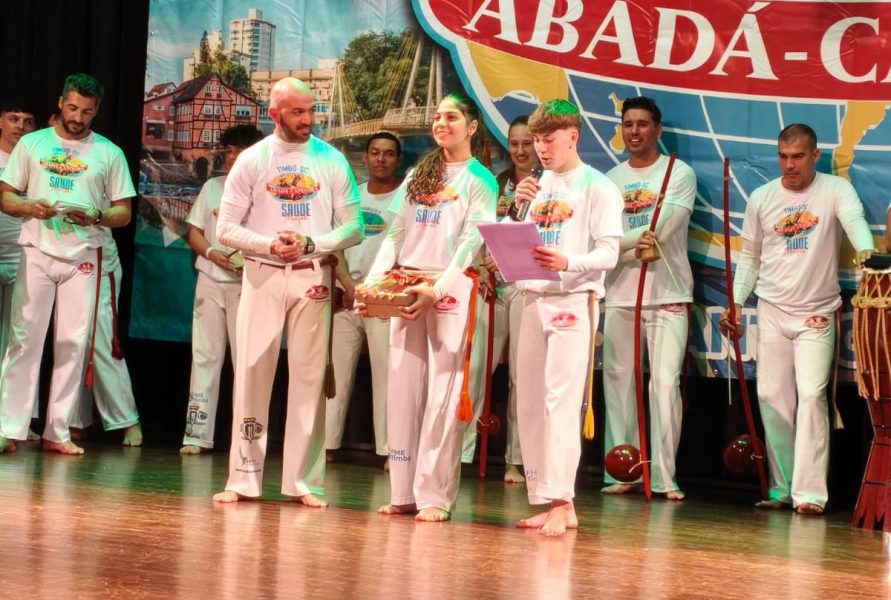 Festival Nacional da Arte Capoeira reúne grandes mestres e mais de 70 crianças em Timbó